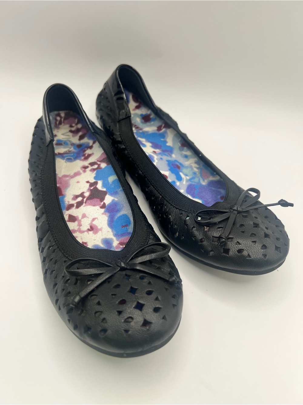 Vinoic - Black‎ Perforated Ballet Flats with Bow - Women, Size: 7.5